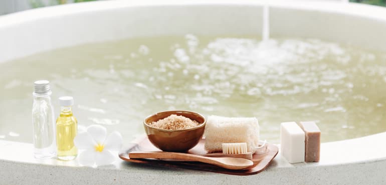 10 beneficios del baño con sales minerales relajante detox