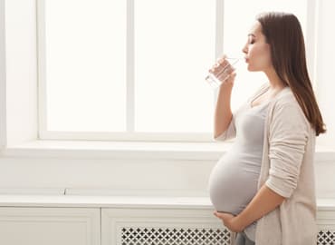 4 beneficios del agua para ti y tu bebé