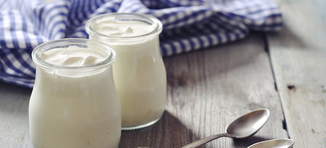 yogurt alimentos saludables para combatir la ansiedad y estrés cuarentena pandemia covid-19 coronavirus 