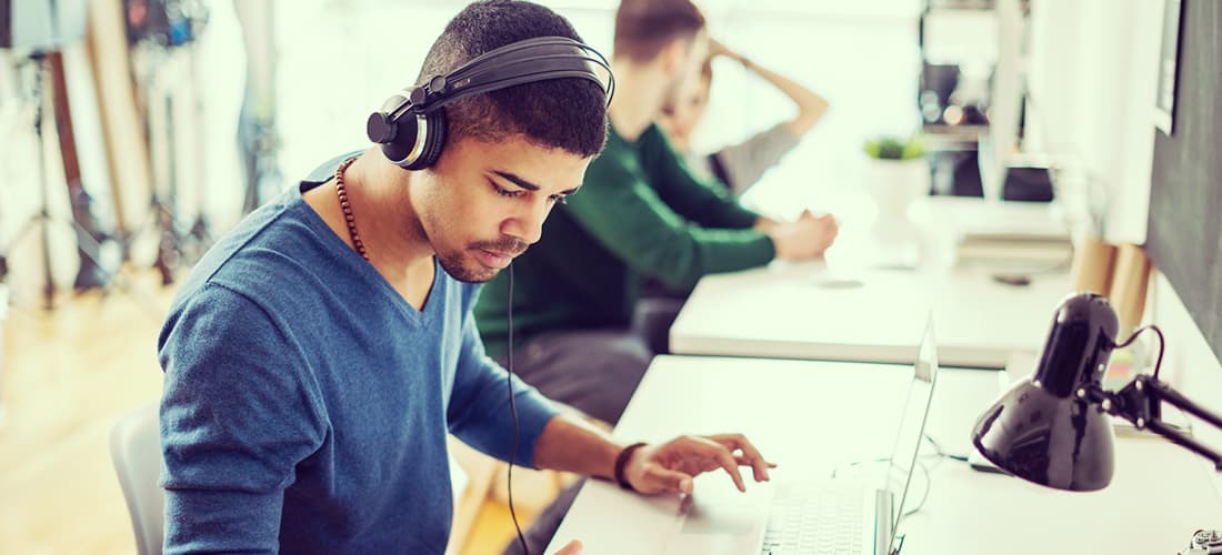 Beneficios de escuchar música en el trabajo
